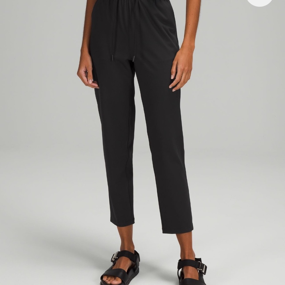 Lululemon Black 7/8 tapered leg luxtreme fabric trouser